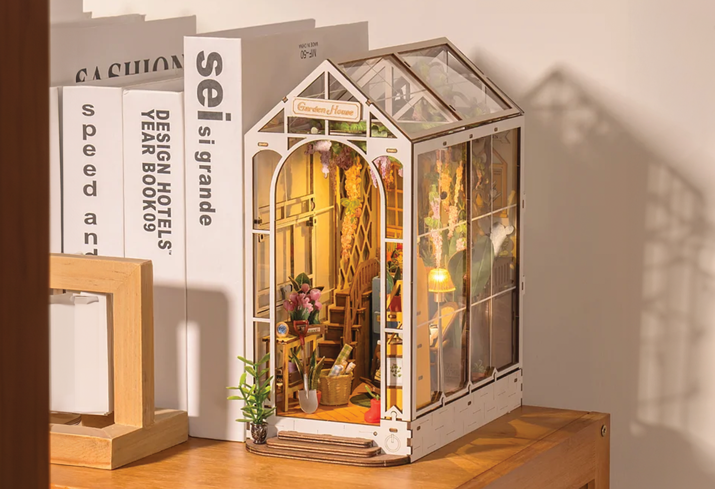 TGB06 - Garden House Book Nook