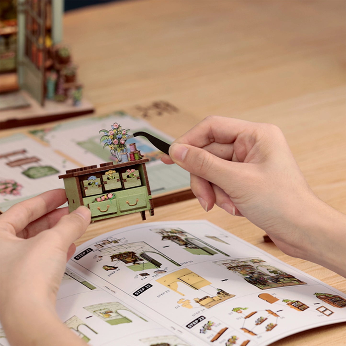 Champs-Élysées Florist - DIY Book Nook Kit (Miniature Flower Shop)