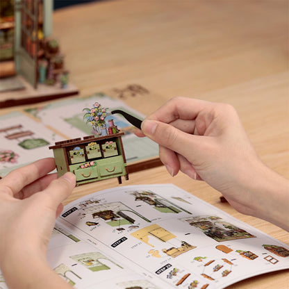 Champs-Élysées Florist - DIY Book Nook Kit (Miniature Flower Shop)