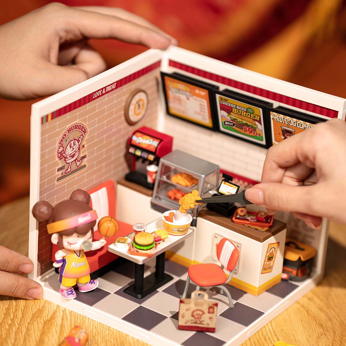 DIY Miniature House Kit - Yum Yum Burgers DW010