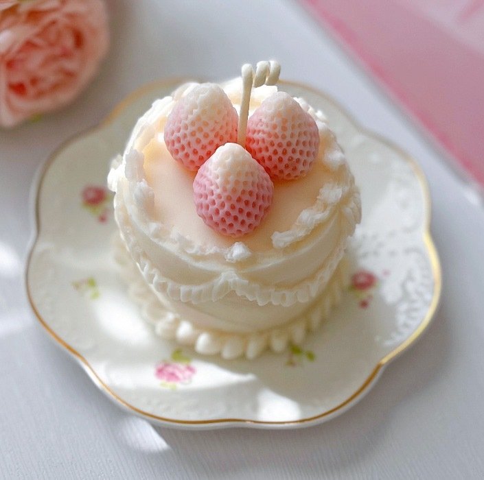 Dessert Candle with Strawberries