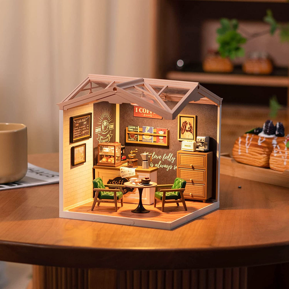 Daily Inspiration Cafe DIY Plastic House