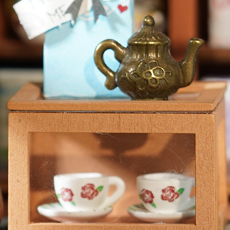DG156 Alice’s Tea Store DIY Miniature House